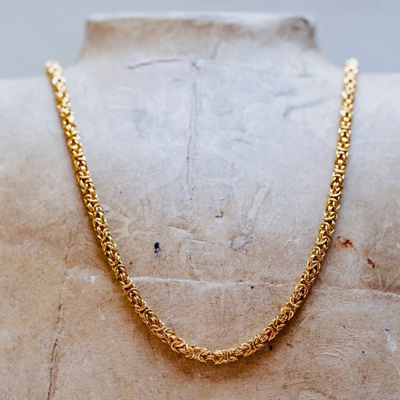 Givenchy 1980's Long Gold-plated byzantine link long necklace - Picture 2 of 5